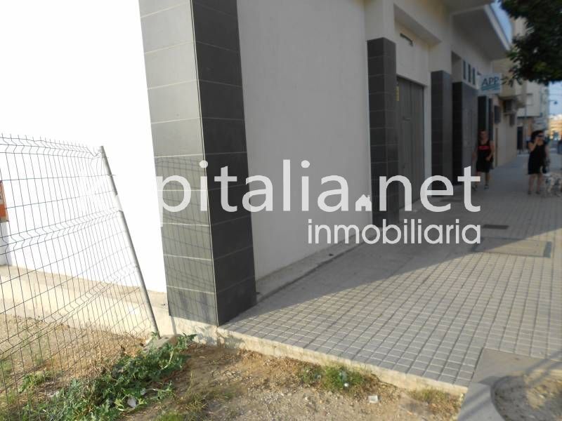 Retail in València, Valencia for lease Building Photo- Image 1 of 6