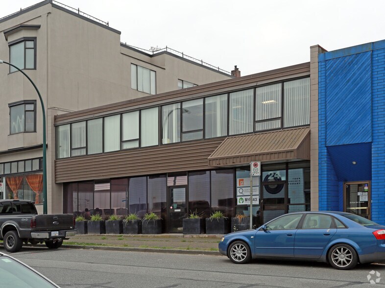 24 E 4th Ave, Vancouver, BC à louer - Photo du bâtiment - Image 2 de 4