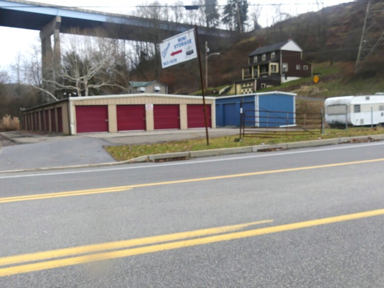 735 Hill St, Kittanning, PA à vendre - Photo du bâtiment - Image 2 de 3