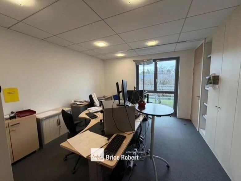 45 Quai Charles De Gaulle, Lyon for lease - Interior Photo - Image 3 of 11