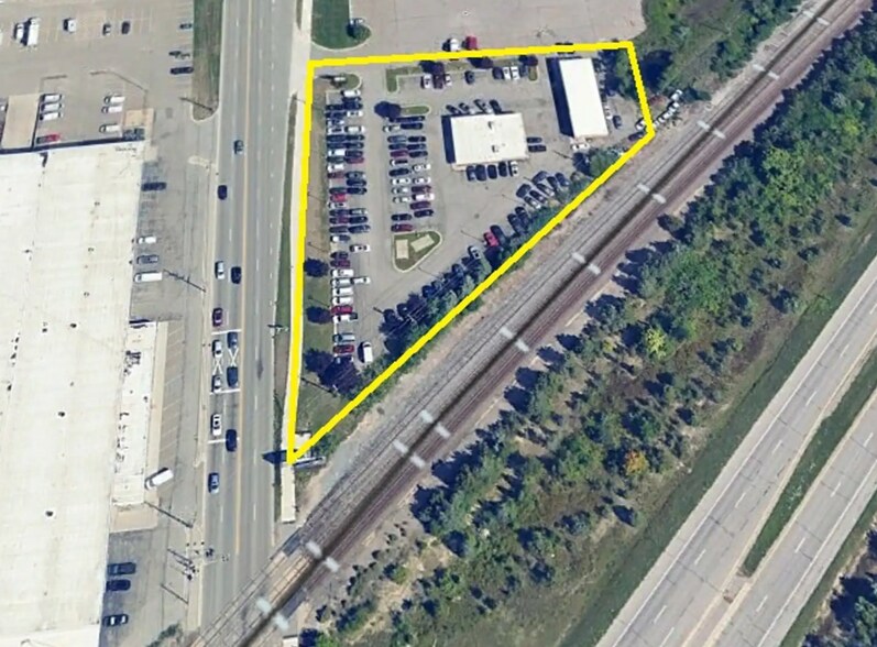 1315 S Waverly Rd, Lansing, MI à louer - Photo du bâtiment - Image 2 de 8