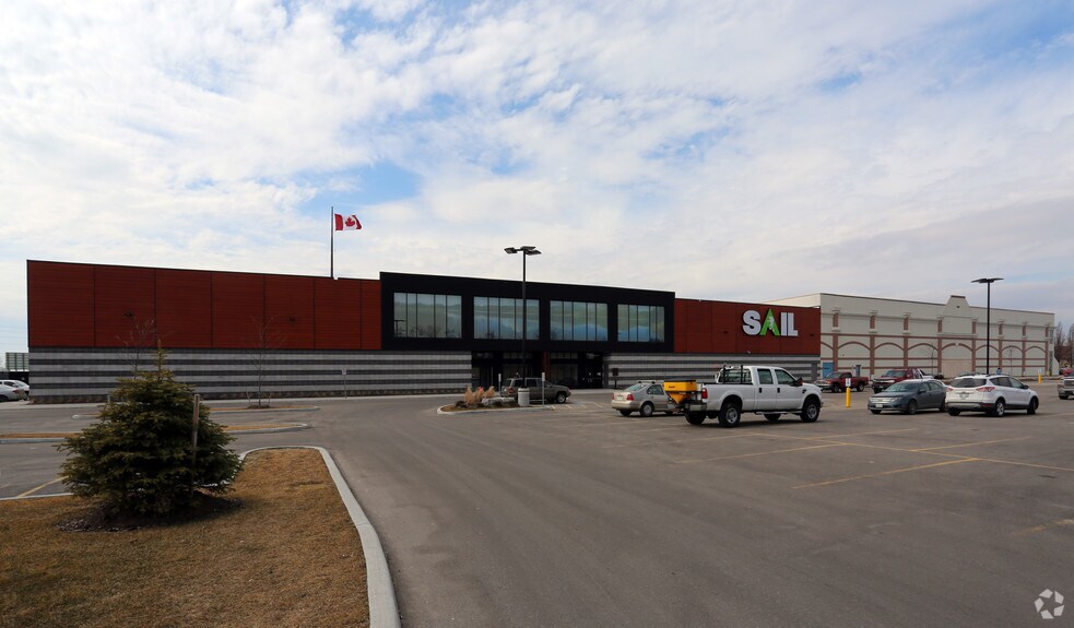 150 Holiday Inn Dr, Cambridge, ON à vendre - Photo du bâtiment - Image 3 de 11