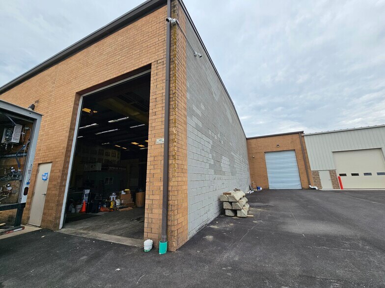 22530 S Center Rd, Frankfort, IL à louer - Photo du bâtiment - Image 2 de 17