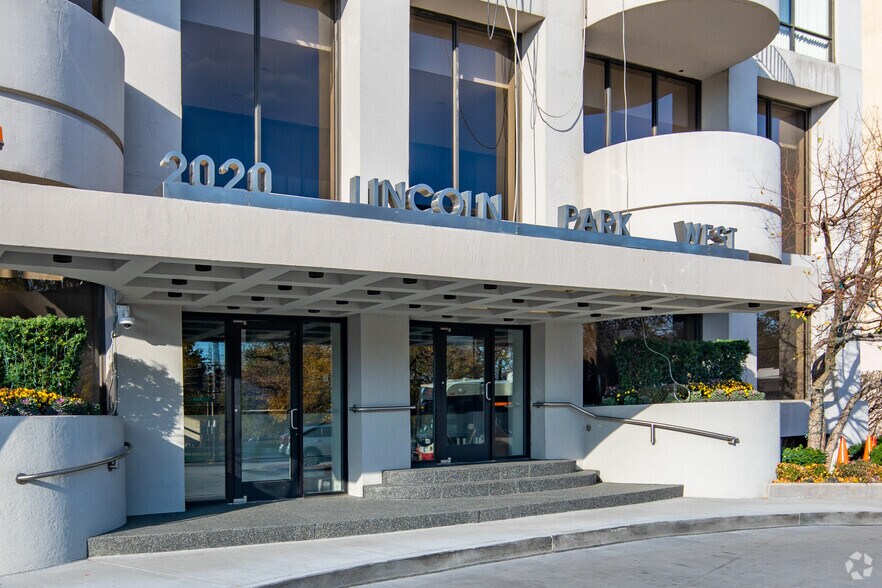 2020 N Lincoln Park West, Chicago, IL à vendre - Photo du bâtiment - Image 2 de 29