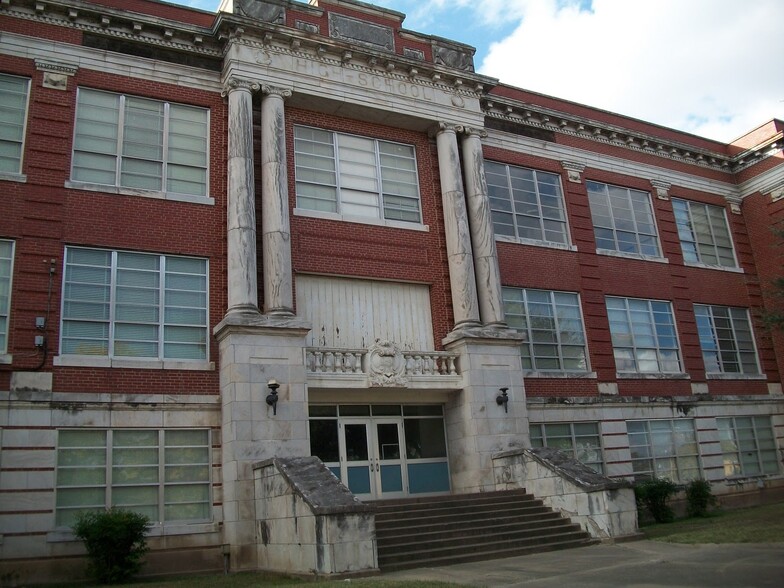 221 N Washington St, Ardmore, OK for sale - Building Photo - Image 1 of 1