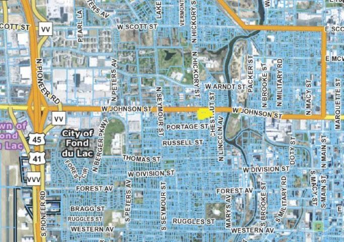 402 W Johnson St, Fond Du Lac, WI à vendre - Photo du bâtiment - Image 3 de 5