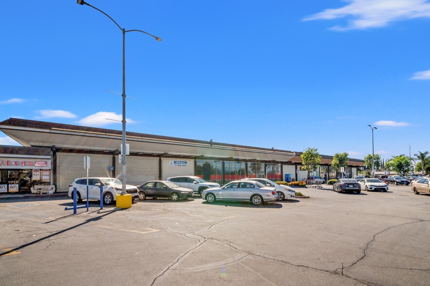 CVS Greater Los Angeles Portfolio portfolio of 3 properties for sale on LoopNet.ca - Building Photo - Image 3 of 3