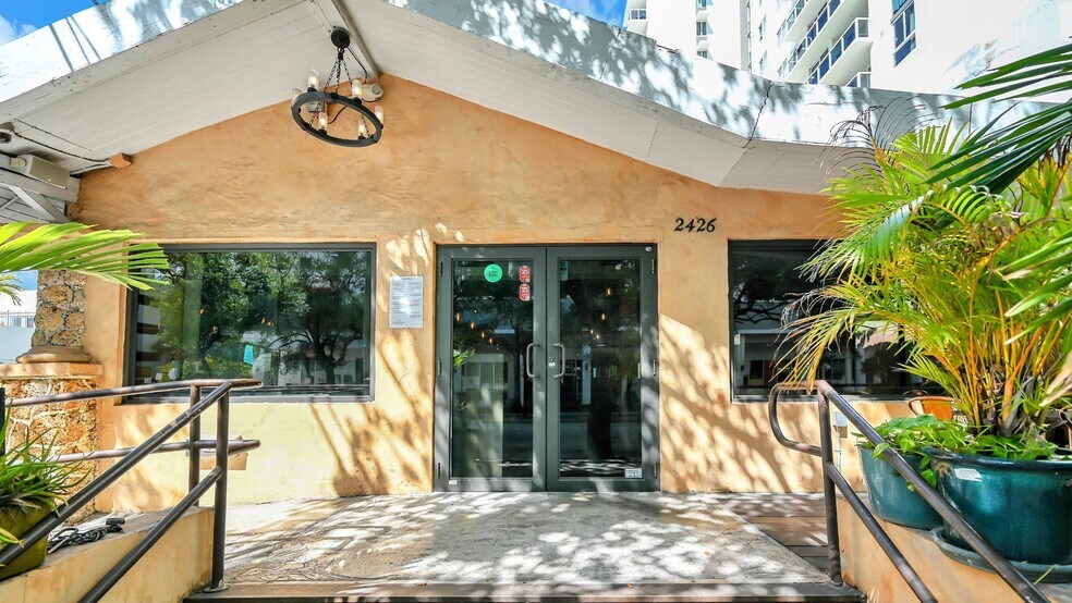 2426 NE 2nd Ave, Miami, FL à vendre - Photo du bâtiment - Image 2 de 6