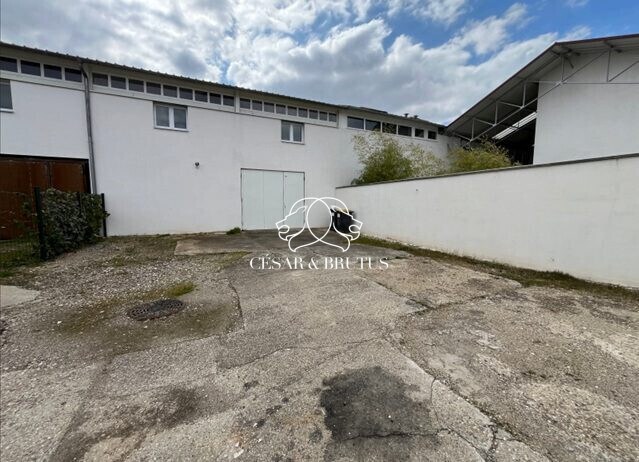 Flex dans Pusignan à louer - Photo du bâtiment - Image 1 de 10