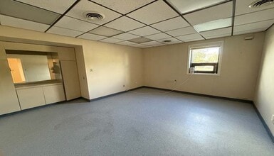 300 Cox St, Roselle, NJ for lease Interior Photo- Image 1 of 8