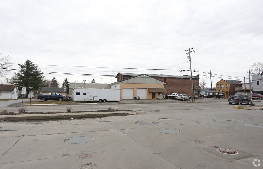 101 S Main St, Harrisville, PA à louer - Photo du bâtiment - Image 2 de 14