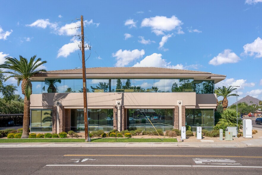 8399 E Indian School Rd, Scottsdale, AZ à louer - Photo du bâtiment - Image 2 de 7