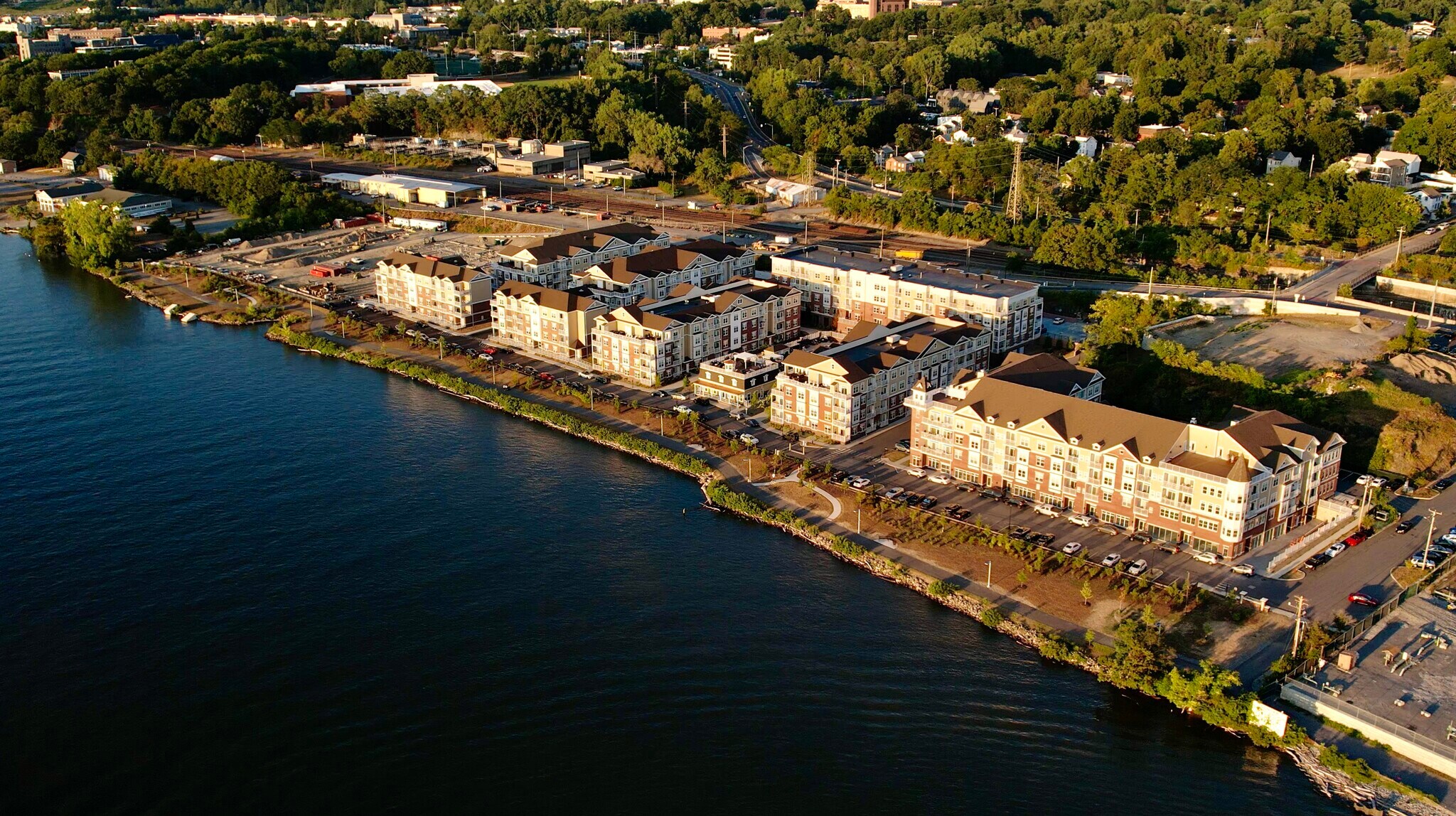 10 Dutchess Landing, Poughkeepsie, NY à louer Aérien- Image 1 de 4