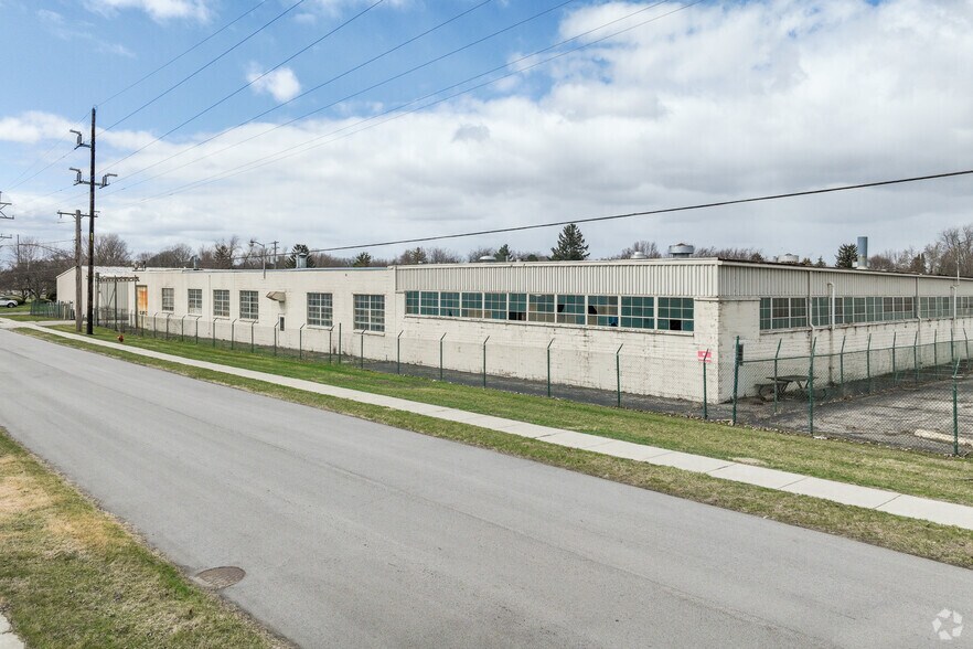 626 Depot St, Blissfield, MI à louer - Photo du bâtiment - Image 2 de 5