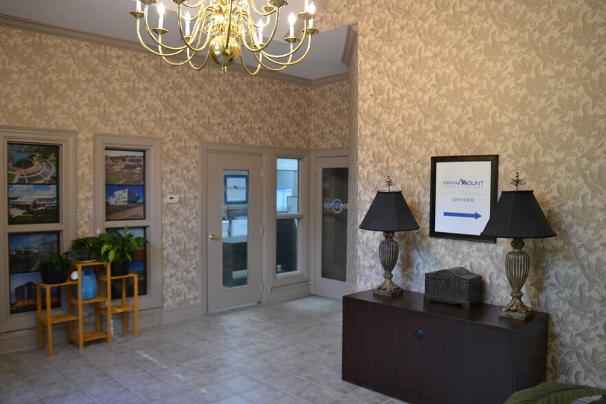 500 Pleasant Valley Dr, Little Rock, AR à louer - Photo du bâtiment - Image 2 de 6