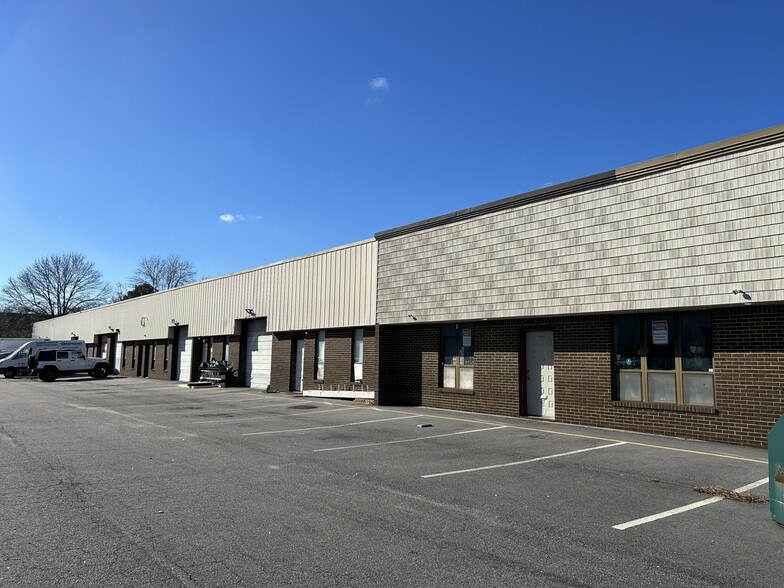 5773-5776 Arrowhead Drive, Virginia Beach, VA for lease - Building Photo - Image 2 of 3