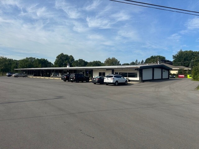 N58W39957 Wi-16, Oconomowoc, WI à vendre Photo du bâtiment- Image 1 de 4