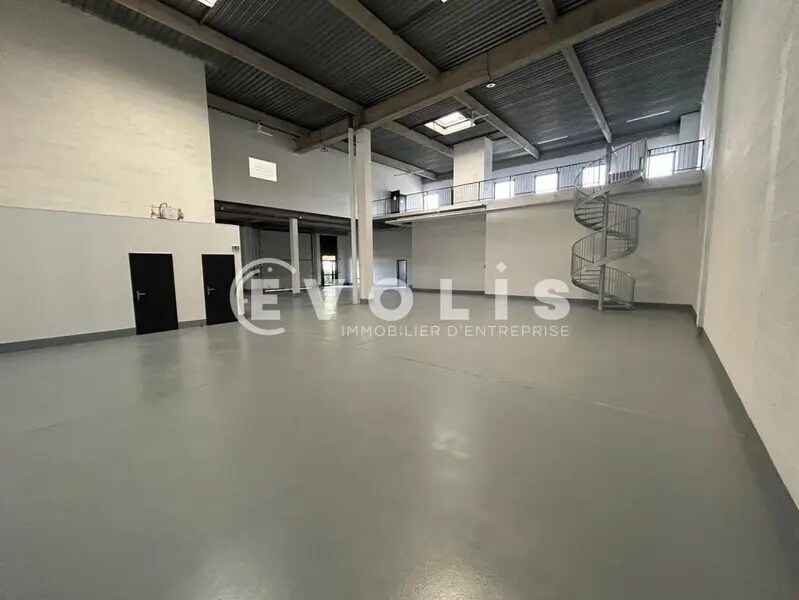 Flex in Lisses for lease Interior Photo- Image 1 of 10