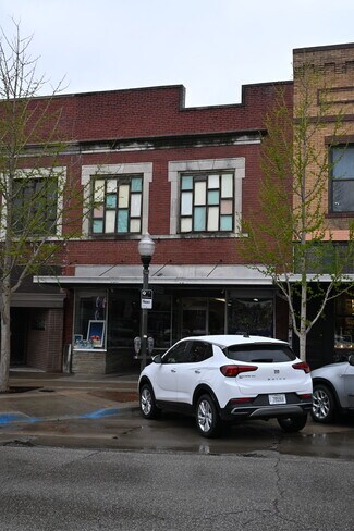 Plus de détails pour 819 Massachusetts St, Lawrence, KS - Commerce de détail à vendre