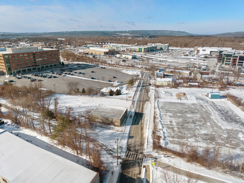 440 Peek St, Schenectady, NY for sale - Building Photo - Image 3 of 17