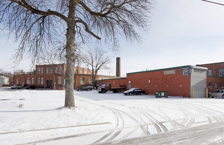 10 Henderson Ave, Brampton, ON à vendre - Photo principale - Image 1 de 1