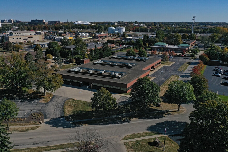 2110 Fox Dr, Champaign, IL for sale - Building Photo - Image 3 of 51