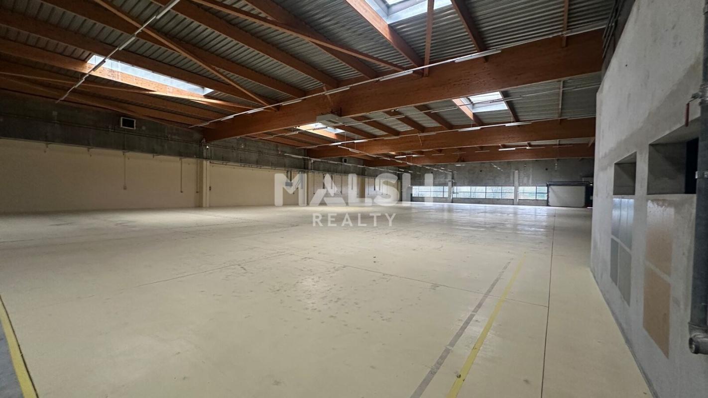 Flex in Décines-Charpieu for lease Interior Photo- Image 1 of 10