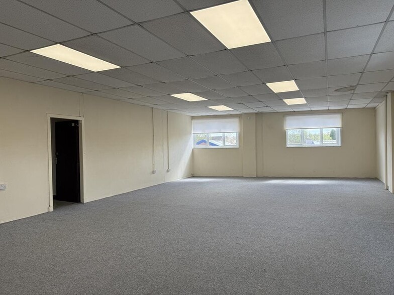 1-3 Burnbank Rd, Falkirk for lease - Building Photo - Image 2 of 2