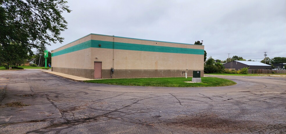 1120 W Main St, Lowell, MI for lease - Building Photo - Image 3 of 6