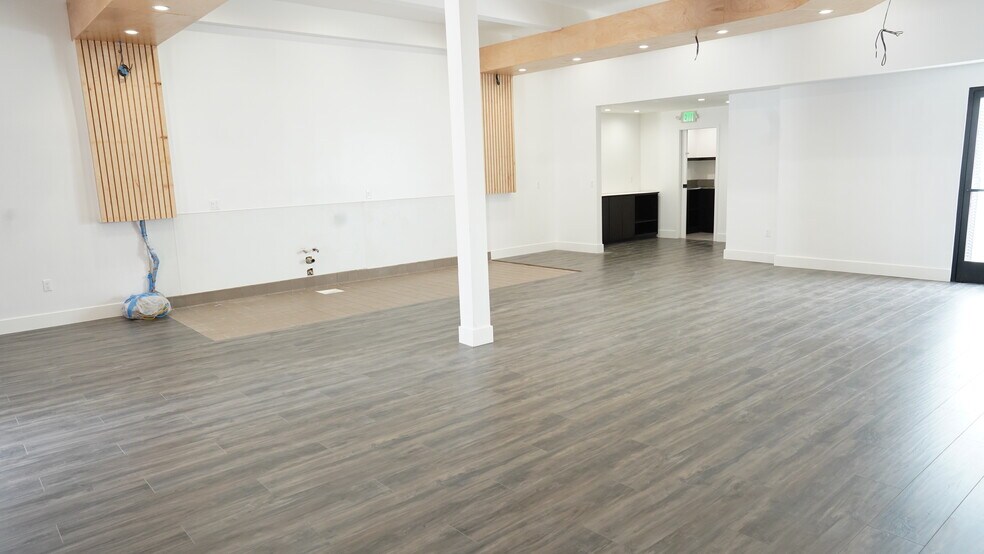 16616 Ventura Blvd, Encino, CA à louer - Photo intérieure - Image 2 de 19