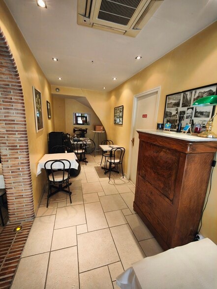 5 Rue Fourmillière, Antibes for sale - Building Photo - Image 2 of 7