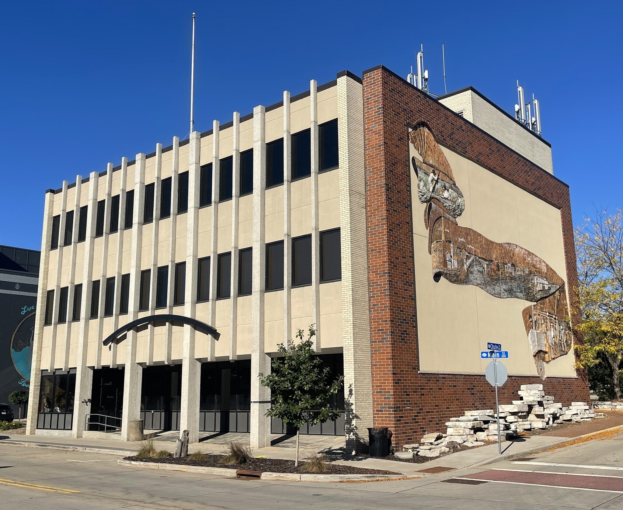 140 Main St, Menasha, WI à vendre Photo du bâtiment- Image 1 de 8