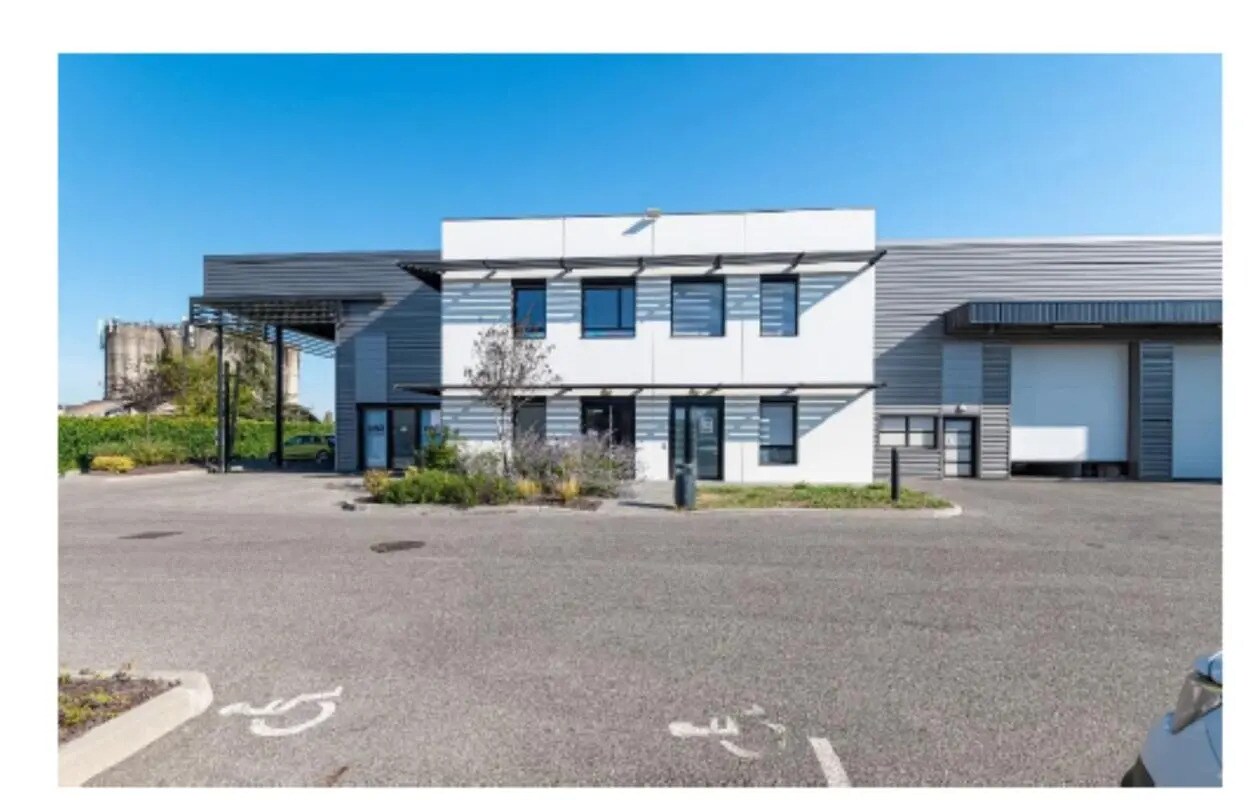 35-37 Rue Emile Zola, Décines-Charpieu for lease Building Photo- Image 1 of 6