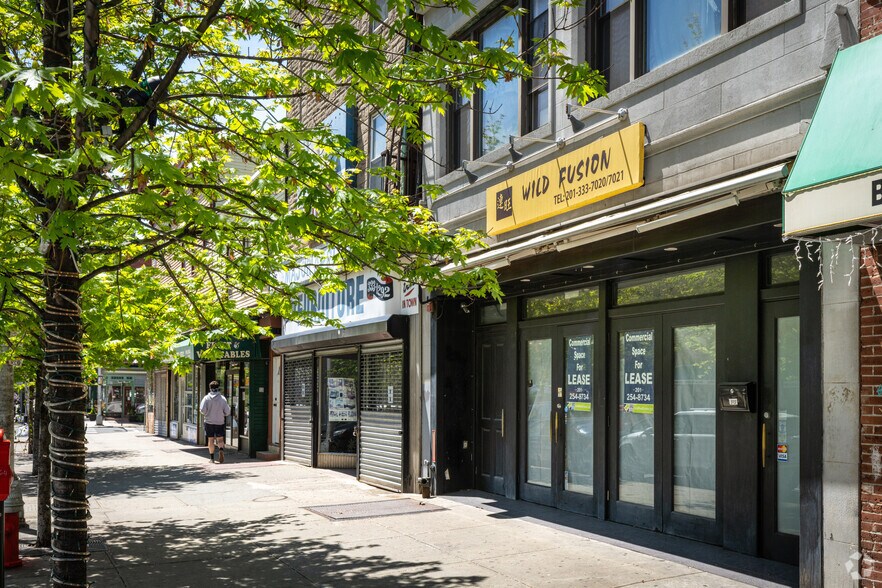 313 Grove St, Jersey City, NJ à louer - Photo du bâtiment - Image 3 de 3