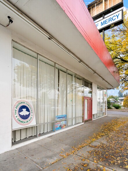 10302 NE Sandy Blvd, Portland, OR for lease - Building Photo - Image 2 of 10