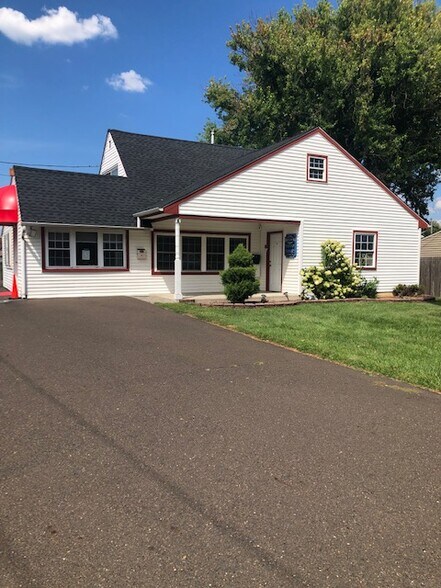 1 Plumbridge Dr, Levittown, PA à vendre - Photo du bâtiment - Image 2 de 43