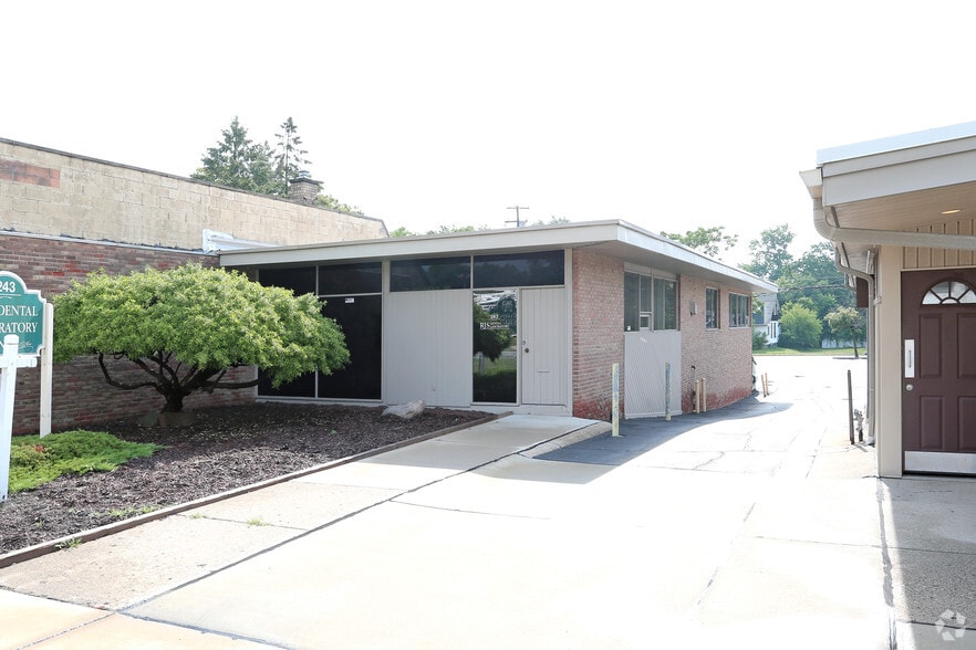 243 Southbound Gratiot Ave, Mount Clemens, MI for sale - Primary Photo - Image 1 of 7