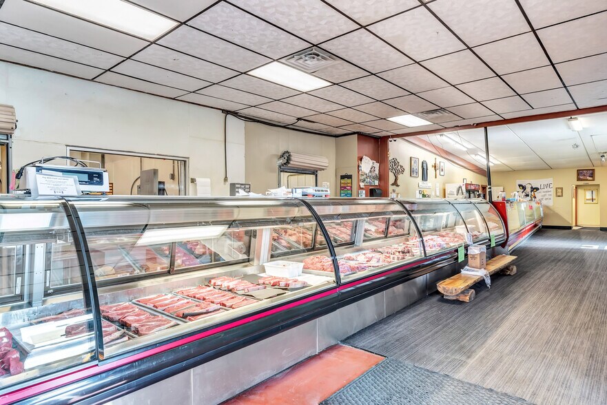 715 Redfield St, Waupaca, WI à vendre - Photo intérieure - Image 2 de 11