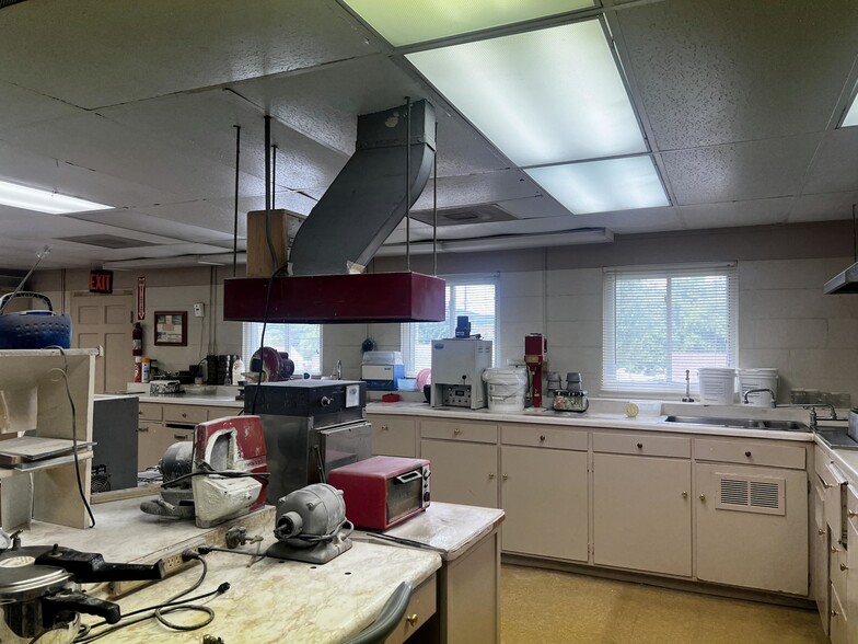 824 Iowa St, Salem, VA for sale - Building Photo - Image 3 of 8