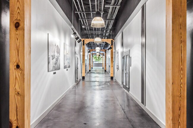 Plus de détails pour 650 Hamilton Ave SE, Atlanta, GA - Bureau, Commerce de détail à louer