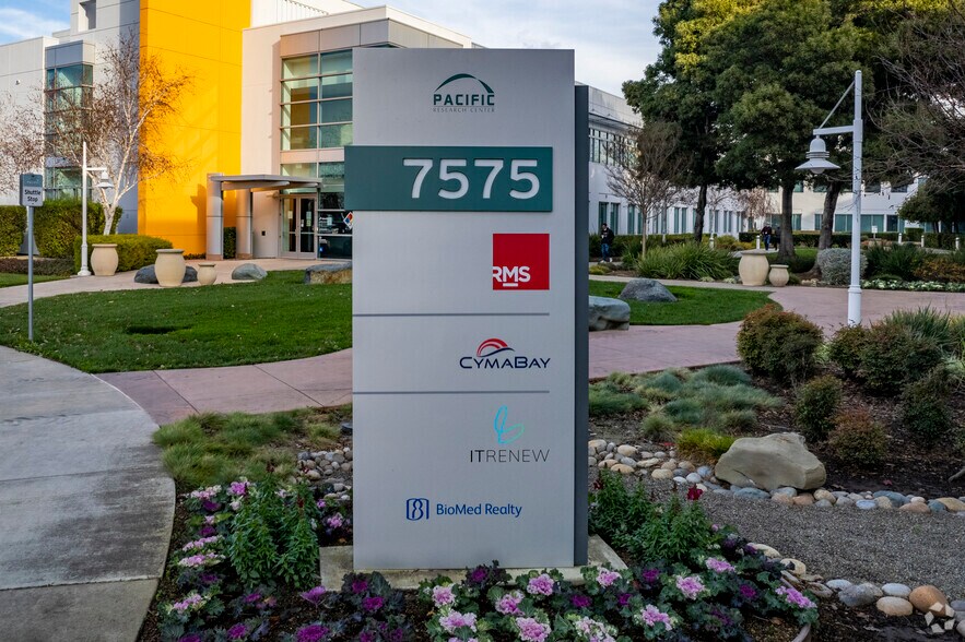 7575 Gateway Blvd, Newark, CA à louer - Photo du bâtiment - Image 2 de 5