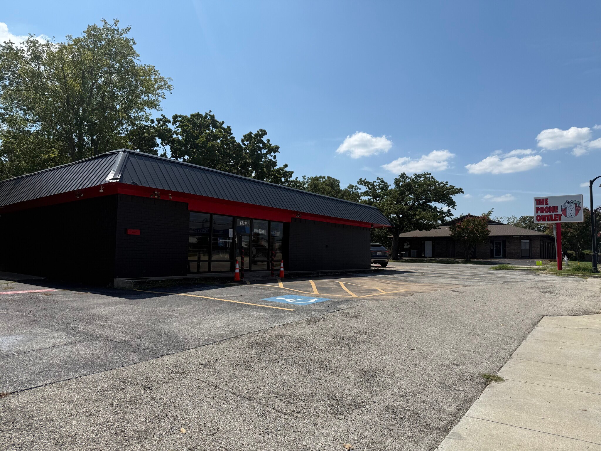 673 W Pipeline Rd, Hurst, TX à vendre Photo du bâtiment- Image 1 de 9