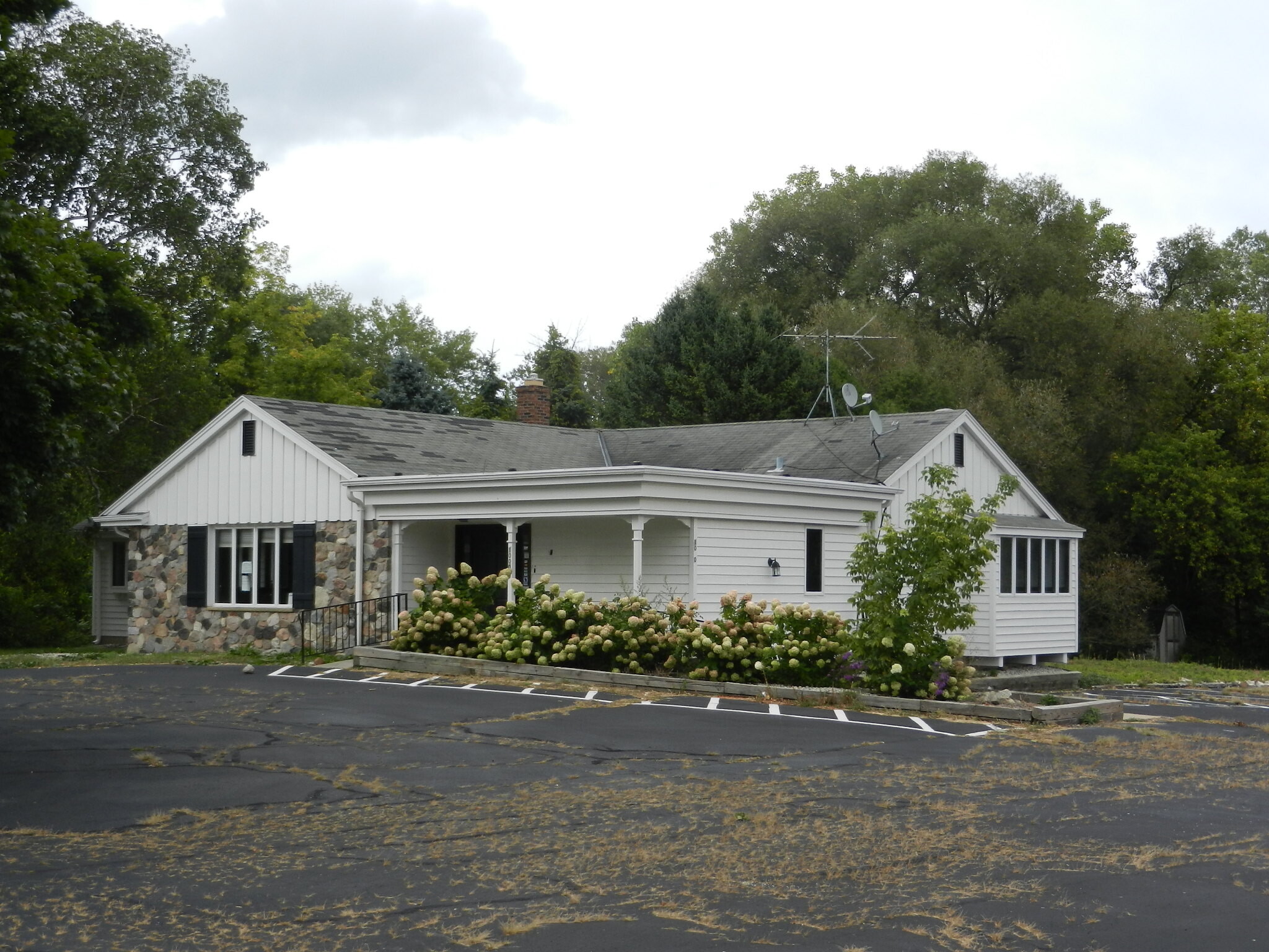 1000 S Spring St, Port Washington, WI for sale Primary Photo- Image 1 of 4