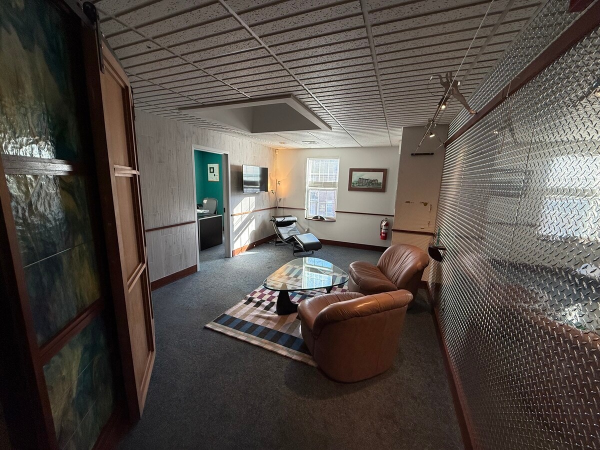 20-22 Regency Plz, Glen, Glen Mills, PA 19342 - Unité 20-22 -  - Photo intérieure - Image 1 of 13