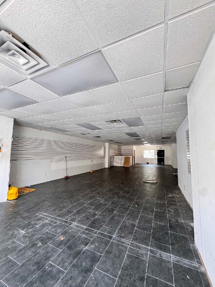 4308-4310 Broadway, Astoria, NY for lease - Building Photo - Image 2 of 3