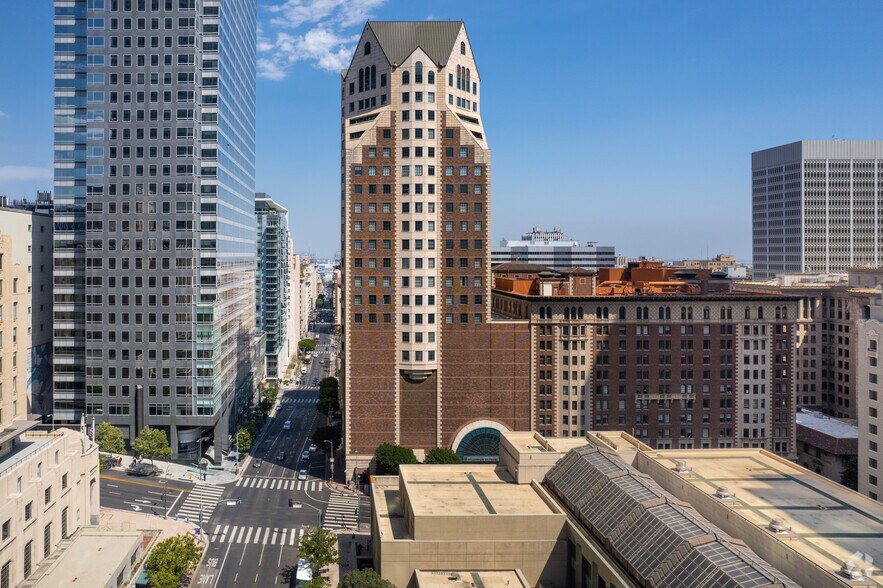 500 S Grand Ave, Los Angeles, CA à louer - Photo du bâtiment - Image 2 de 5