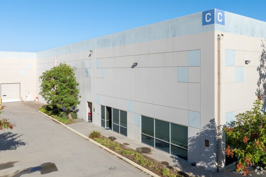 The Dart Facility - Corona portfolio of 5 properties for sale on LoopNet.ca - Primary Photo - Image 2 of 5
