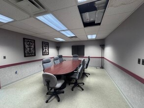 2341 Oakwood Dr, Cuyahoga Falls, OH for lease Interior Photo- Image 2 of 9