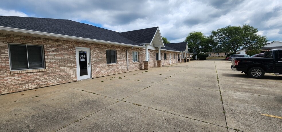 3901 Wood Duck, Springfield, IL for lease - Interior Photo - Image 2 of 12