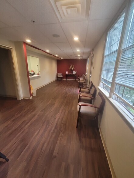 385 Oxford Valley Rd, Yardley, PA à louer - Photo du bâtiment - Image 3 de 20